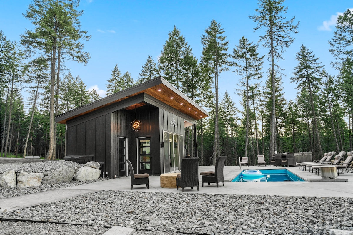 Luxe 3-Home Estate: Lake Views, Pool,Gym