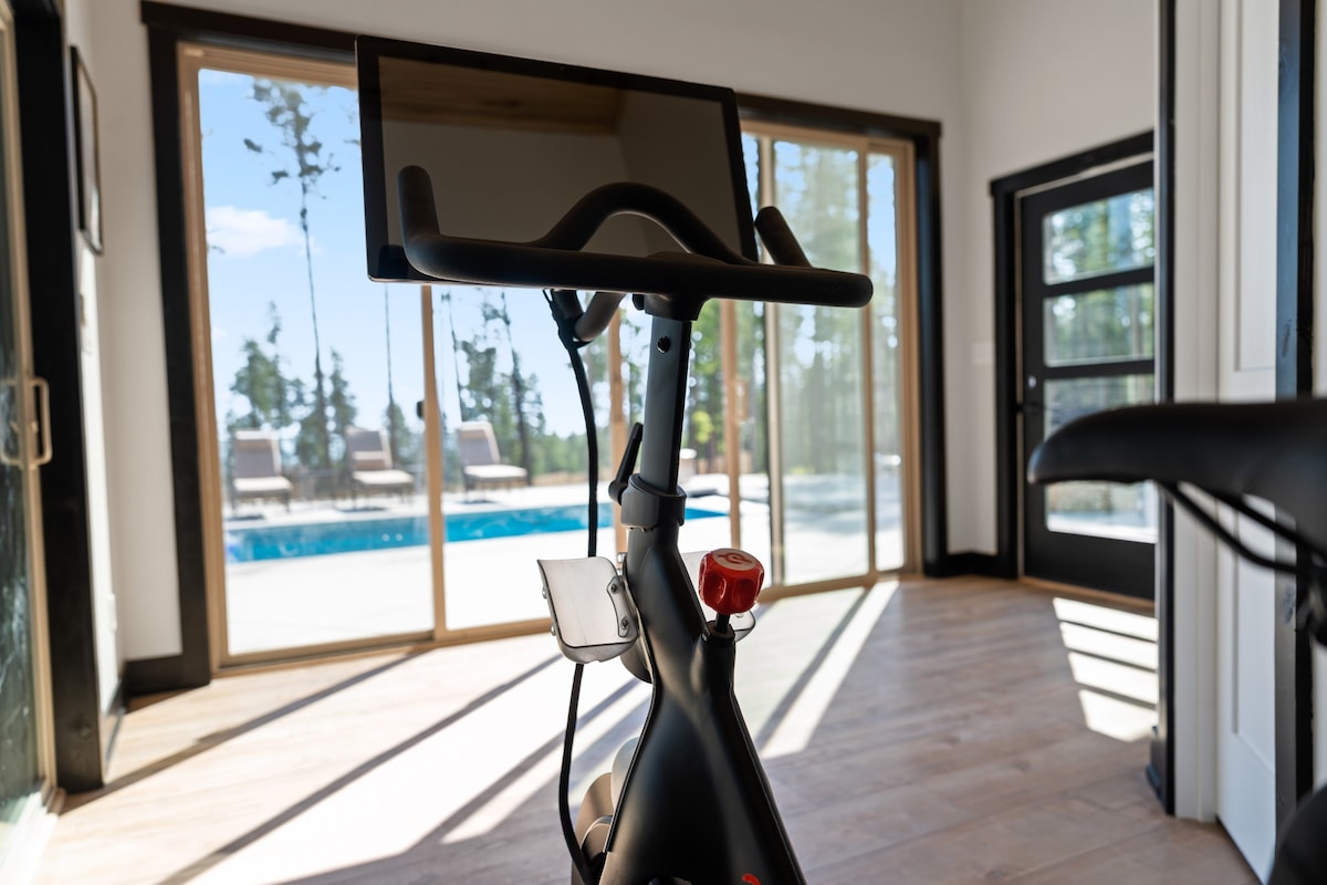 Luxe 3-Home Estate: Lake Views, Pool,Gym