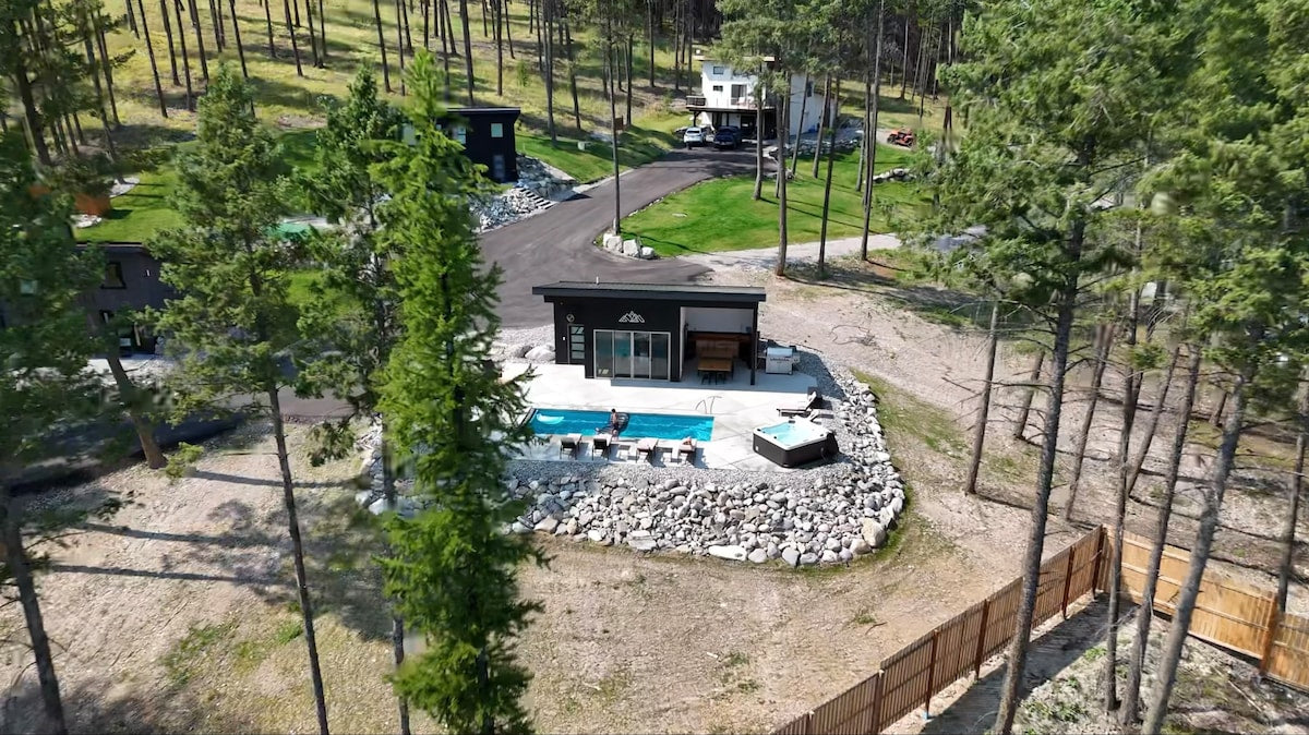 Luxe 3-Home Estate: Lake Views, Pool,Gym