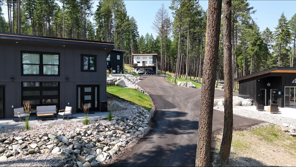 Luxe 3-Home Estate: Lake Views, Pool,Gym